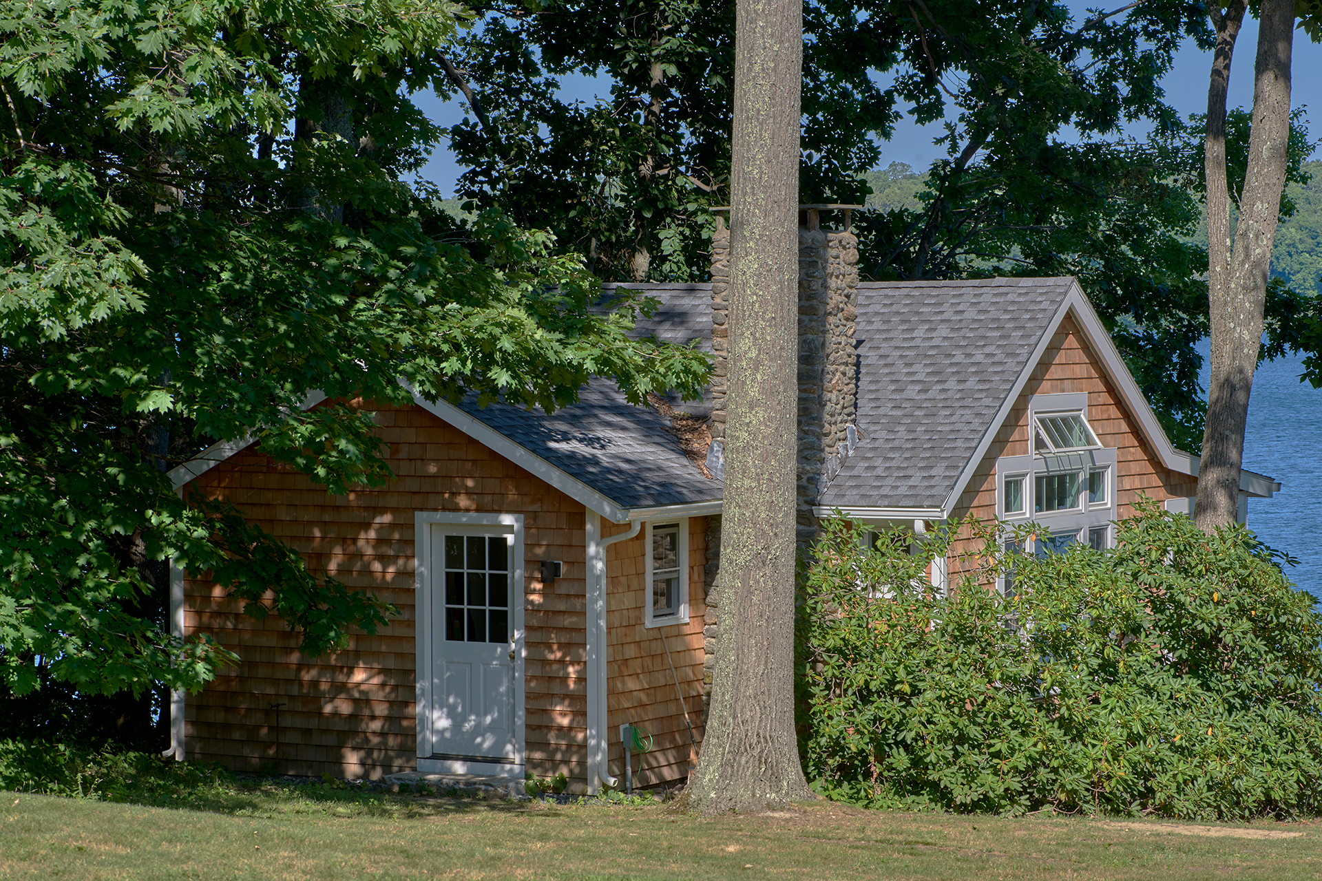 Churchill Building Company · Cottage on the Lake